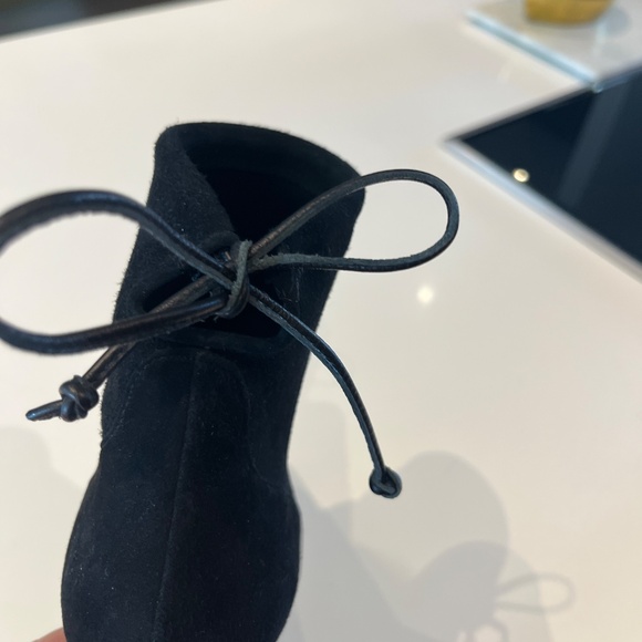 Stuart Weitzman Catch Suede Ankle Tie Boots Black - Size 8 - Picture 12 of 13